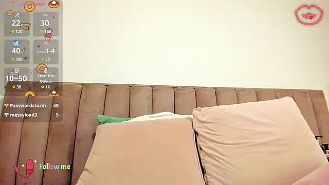 Snapshot of CristinSexy chatting on 03.16.25 CristinSexy online show from 03.16.25