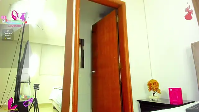 Snapshot of CristinSexy chatting on 11.25.25 CristinSexy online show from 11.25.25