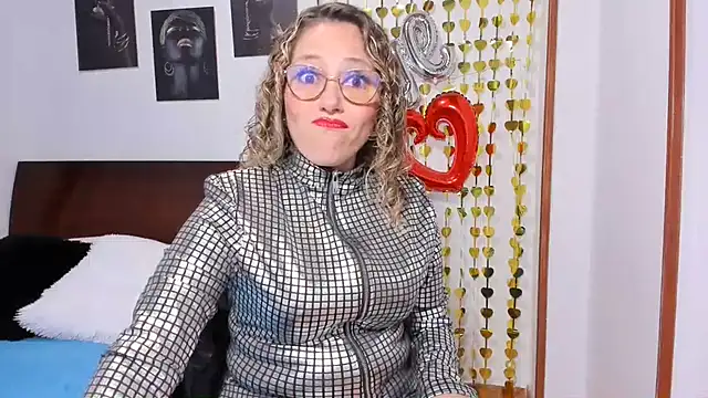 taylorhot70 online show from 07.18.26