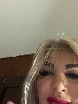 Snapshot of scarlett_sexx69 chatting on 12.16.25 scarlett sexx69 online show from 12.16.25