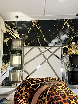 Snapshot of scarlett_sexx69 chatting on 12.18.25 scarlett sexx69 online show from 12.18.25