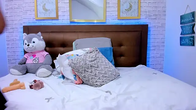 olivia love  online show from 01.08.25