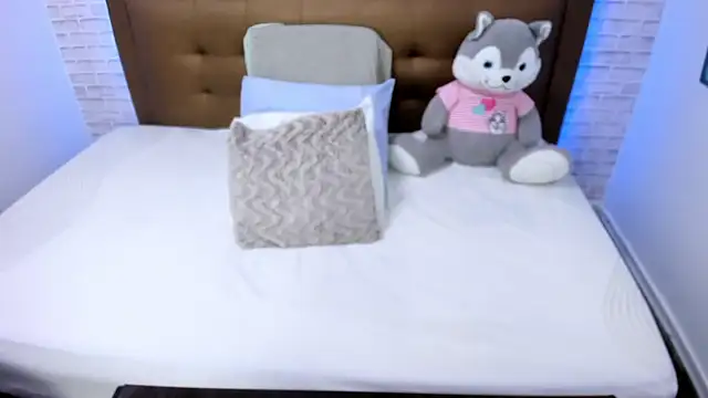 olivia love  online show from 02.05.25