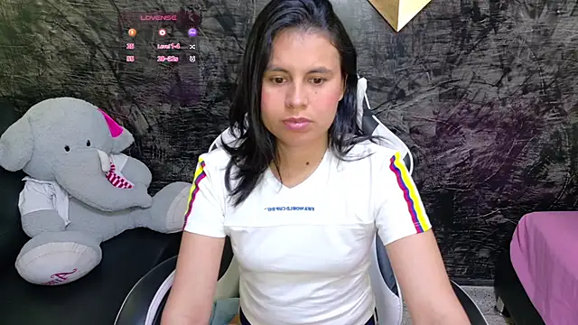 Snapshot of olivia_love_ chatting on 06.17.26 olivia love online show from 06.17.26