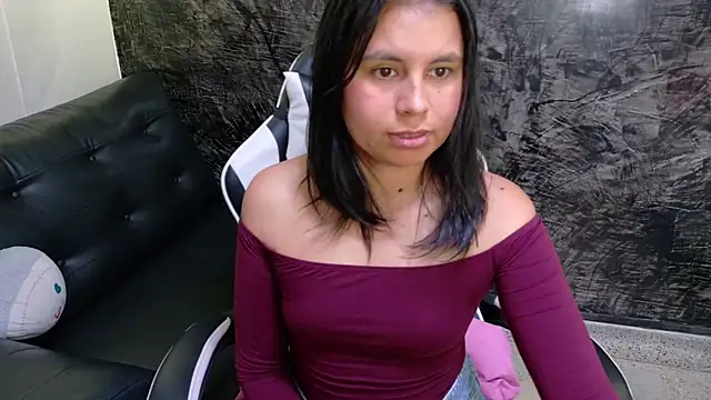 Snapshot of olivia_love_ chatting on 06.25.26 olivia love online show from 06.25.26