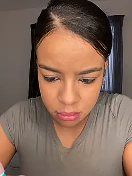 Snapshot of trianawhite chatting on 12.19.24 trianawhite online show from 12.19.24