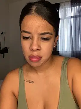 Snapshot of trianawhite chatting on 01.09.25 trianawhite online show from 01.09.25