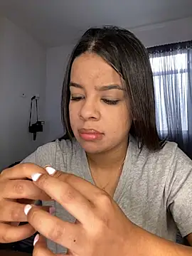 Snapshot of trianawhite chatting on 01.20.25 trianawhite online show from 01.20.25