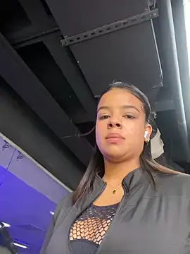 Snapshot of trianawhite chatting on 01.28.25 trianawhite online show from 01.28.25