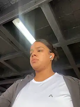 Snapshot of trianawhite chatting on 02.06.25 trianawhite online show from 02.06.25