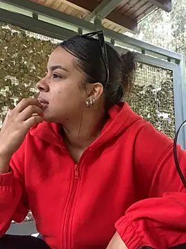 Snapshot of trianawhite chatting on 02.22.25 trianawhite online show from 02.22.25