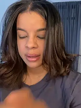 Snapshot of trianawhite chatting on 03.03.25 trianawhite online show from 03.03.25