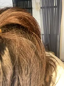 Snapshot of trianawhite chatting on 03.04.25 trianawhite online show from 03.04.25