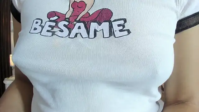 Snapshot of hannahill69 chatting on 12.01.25 hannahill69 online show from 12.01.25