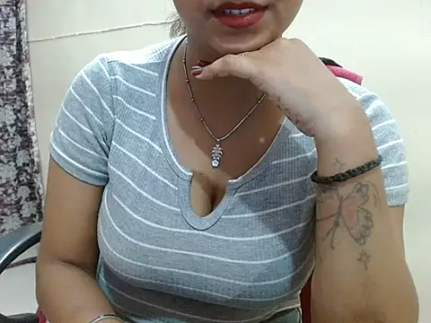 LovingPihu online show from 04.23.26