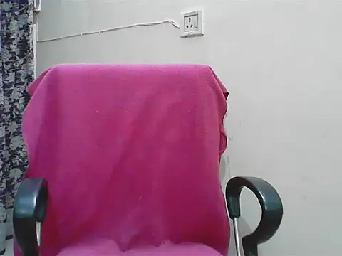 LovingPihu online show from 05.02.26
