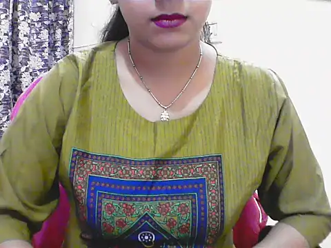 LovingPihu online show from 05.05.26