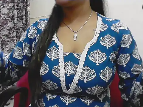 LovingPihu online show from 05.08.26