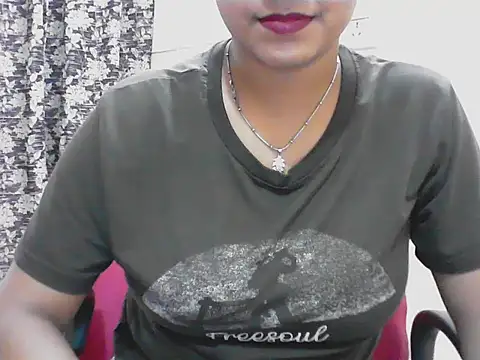 LovingPihu online show from 05.17.26
