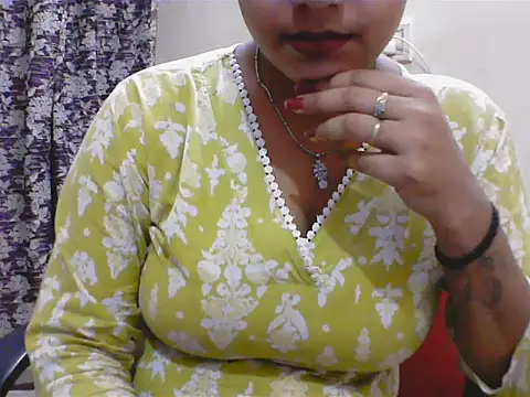 LovingPihu online show from 05.18.26