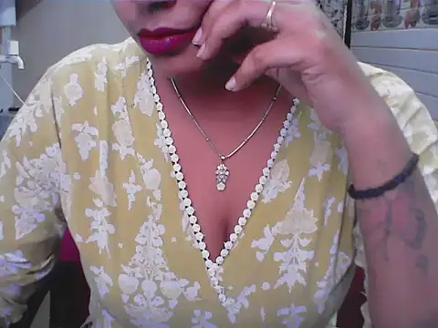 LovingPihu online show from 06.05.26