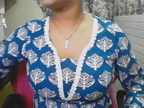 LovingPihu online show from 06.13.26