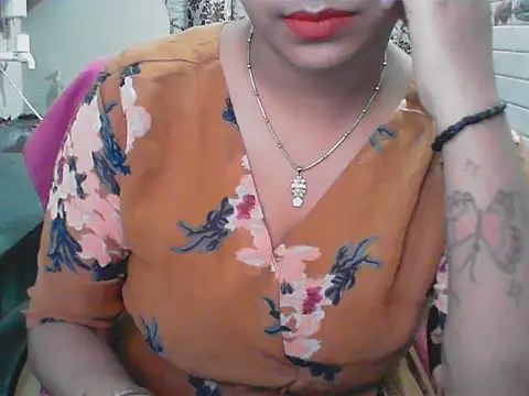 LovingPihu online show from 06.15.26