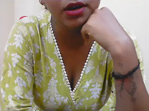 LovingPihu online show from 07.15.26