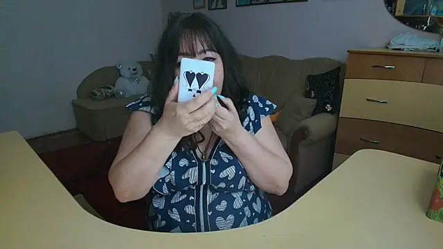 Lucretia Goldi  online show from 02.06.25