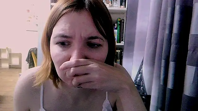 Snapshot of BrattyFoxyGirl chatting on 02.15.25 BrattyFoxyGirl online show from 02.15.25