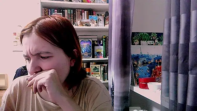 Snapshot of BrattyFoxyGirl chatting on 03.21.25 BrattyFoxyGirl online show from 03.21.25