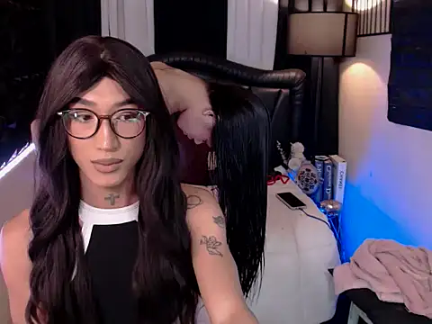 Snapshot of VerSexTs chatting on 10.12.25 VerSexTs online show from 10.12.25