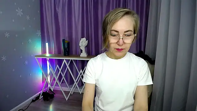 queen a n i online show from 10.17.25