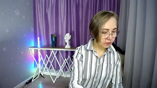 queen a n i online show from 10.18.25