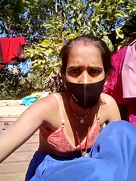 Snapshot of Mohni_Das chatting on 12.23.25 Mohni Das online show from 12.23.25