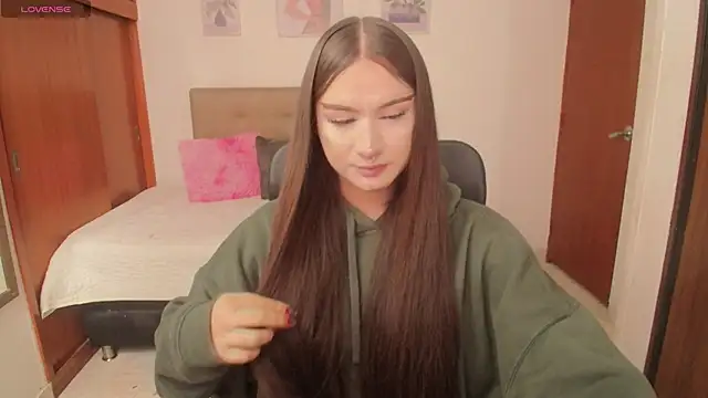 Snapshot of Miley_Baker chatting on 10.24.25 Miley Baker online show from 10.24.25