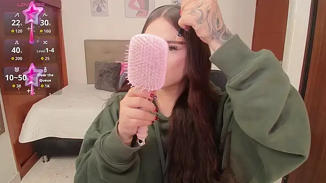 Snapshot of Miley_Baker chatting on 11.04.25 Miley Baker online show from 11.04.25