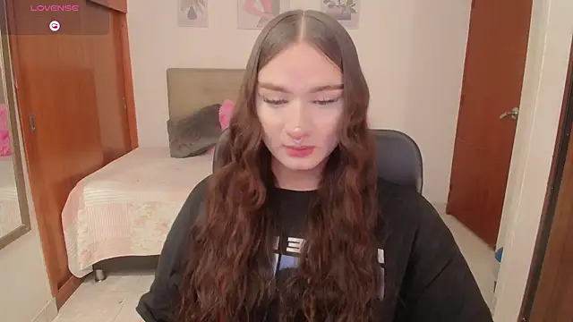 Snapshot of Miley_Baker chatting on 11.19.25 Miley Baker online show from 11.19.25