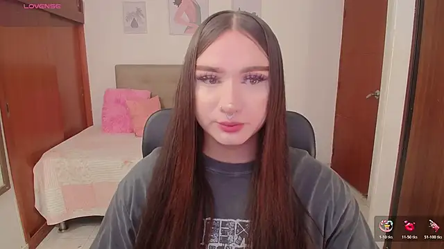 Snapshot of Miley_Baker chatting on 11.25.25 Miley Baker online show from 11.25.25