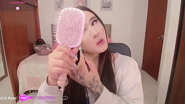 Snapshot of Miley_Baker chatting on 11.29.25 Miley Baker online show from 11.29.25