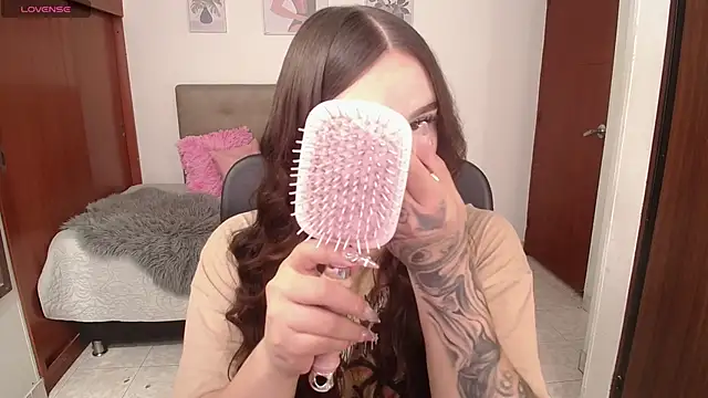 Snapshot of Miley_Baker chatting on 12.04.25 Miley Baker online show from 12.04.25