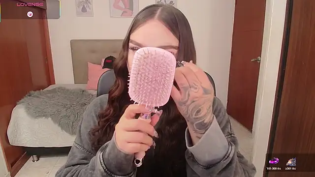 Snapshot of Miley_Baker chatting on 12.05.25 Miley Baker online show from 12.05.25