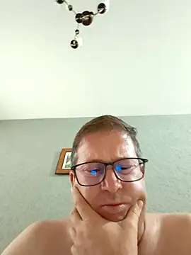 Snapshot of tavio1 chatting on 02.15.26 tavio1 online show from 02.15.26