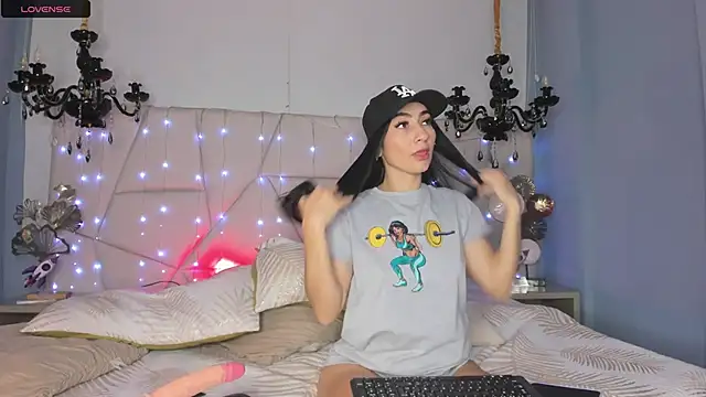 Snapshot of Selenee- chatting on 01.05.25 Selenee- online show from 01.05.25