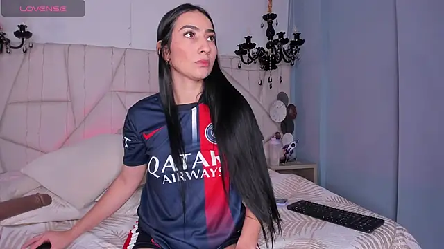 Snapshot of Selenee- chatting on 01.30.25 Selenee- online show from 01.30.25