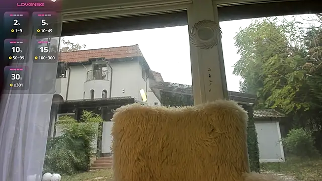 Naila18 online show from 10.28.25