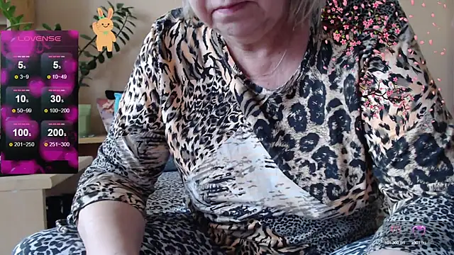 Snapshot of Margaret-milf chatting on 09.30.25 Margaret-milf online show from 09.30.25