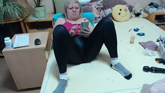 Snapshot of Margaret-milf chatting on 11.14.25 Margaret-milf online show from 11.14.25