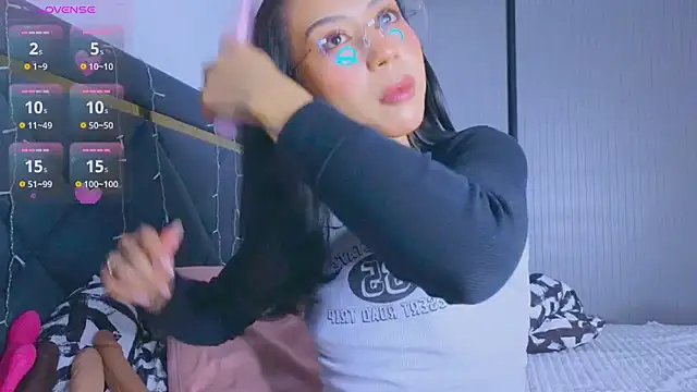 Snapshot of Mia_Tin chatting on 01.11.26 Mia Tin online show from 01.11.26