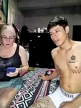 Snapshot of Sexytaty2022 chatting on 12.03.24 Sexytaty2022 online show from 12.03.24